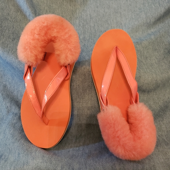 UGG Other - UGG LAALAA Girls Pink Flip Flop Sandals Vibrant Coral Fuzzy Attachment.